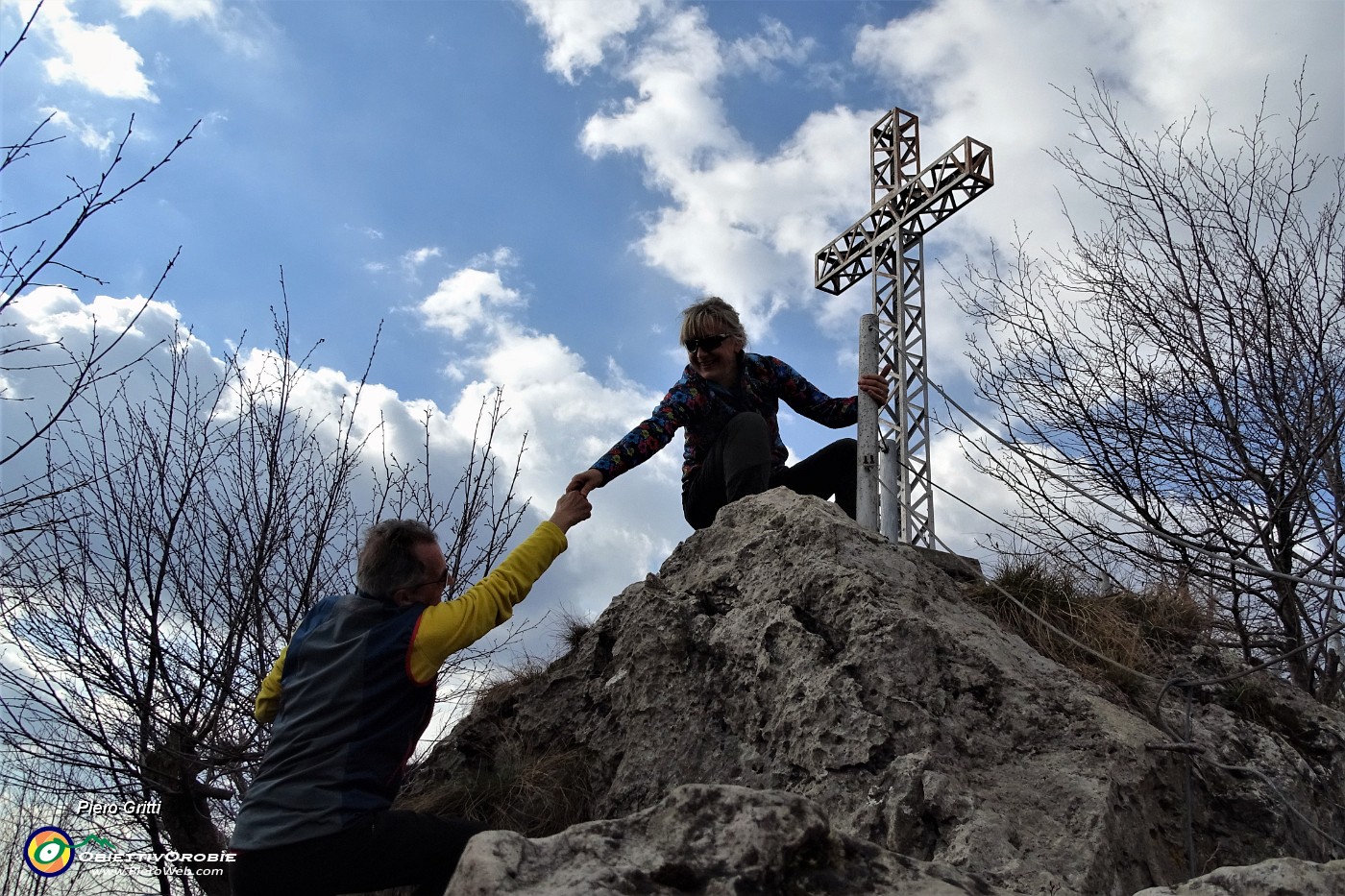 31 Alla croce di vetta della Filaressa (1134 m) - autoscatto.JPG